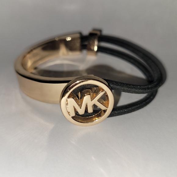 MICHAEL KORS GOLD BLACK ELASTIC BRACELET ONE SIZE EUC - Picture 2 of 6